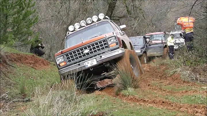 CHEVROLET BLAZER K5 350 5.7 V8  **41'' Monster Offroading @ Mud**
